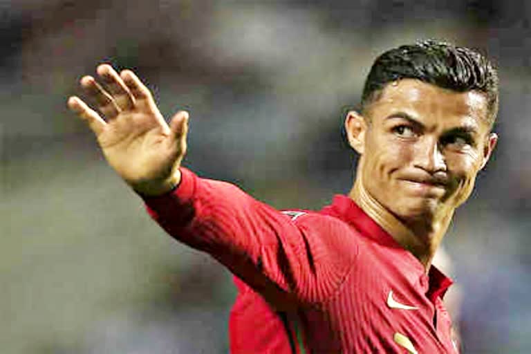 Cristiano Ronaldo  Ronaldo top international scorer  Portugal  World Cup qualifiers  क्रिस्टियानो रोनाल्डो  विश्व कप क्वालीफाइंग  आयरलैंड पर पुर्तगाल  पुरुष अंतरराष्ट्रीय फुटबॉल  खेल समाचार  Sports News in Hindi