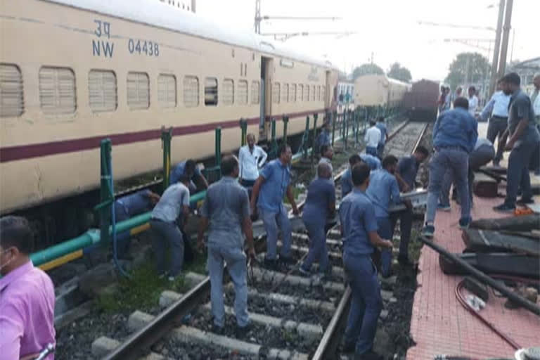 Gomo-Chopan passenger train in Dhanbad derailed