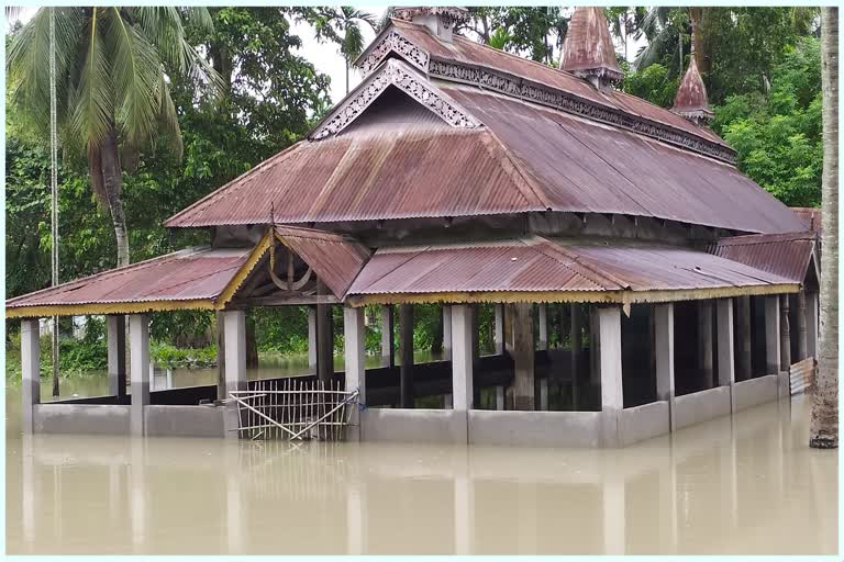 ব্ৰহ্মপুত্ৰৰ বাঢ়নি পানীত জলমগ্ন বৰপেটাৰ ভোগেৰপাৰ গাঁও