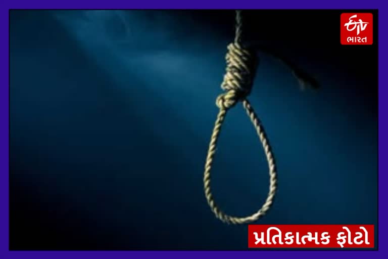 Suicide in Dhar village