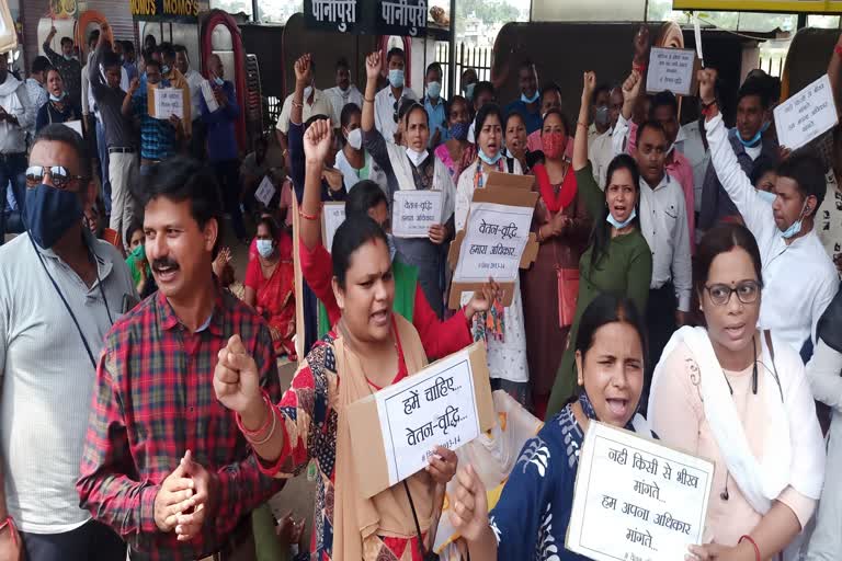 'Sims' employees adamant on demands