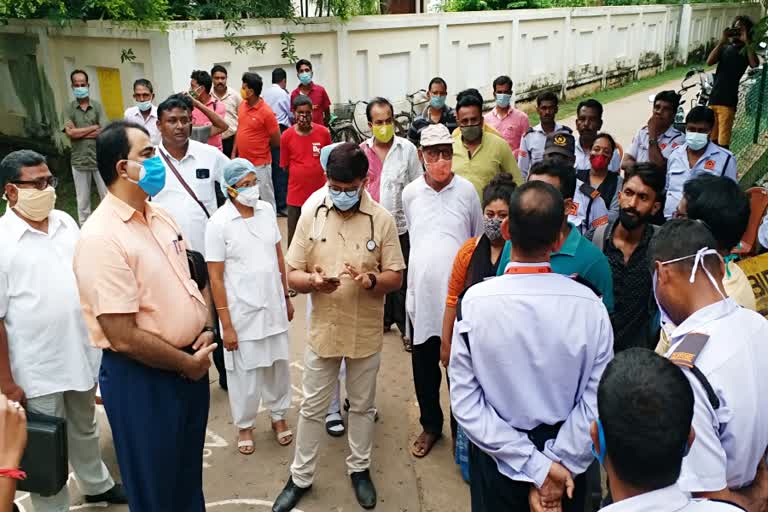 অসুস্থ উপাচার্য, পড়ুয়া ও নিরাপত্তারক্ষী বচসায় ফিরে যেতে হল চিকিৎসকদের