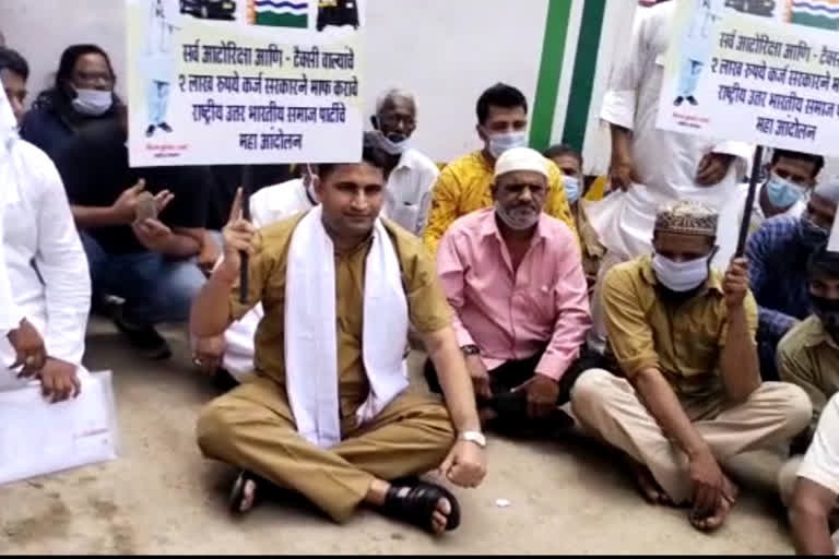 Rickshaw-taxi drivers protest at mumbai