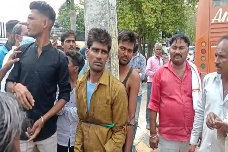 बारां में दो युवक की पिटाई, Two youths beaten in Baran