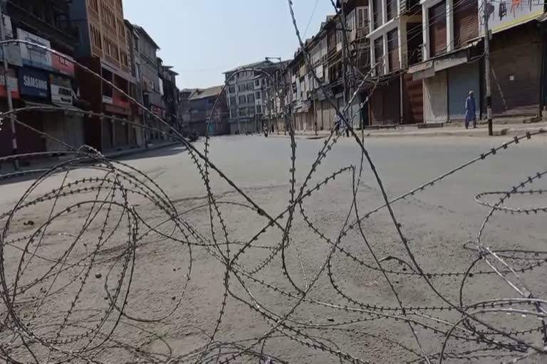 گیلانی کی وفات: کشمیر میں سخت بندشیں جاری