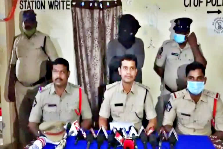 fake acb officer arrested