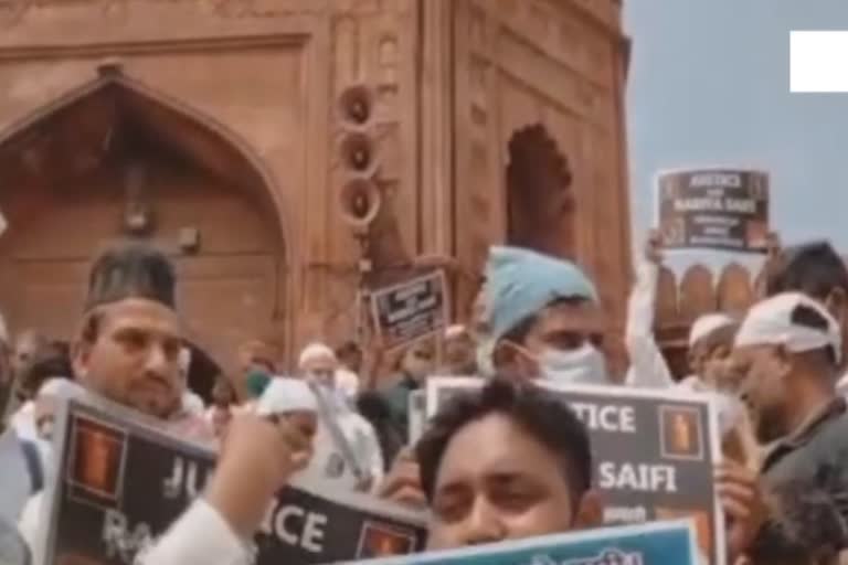 protest against murder of delhi civil defense personal girl at outside of jama masjid delhi