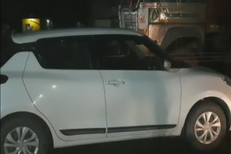 dead body found in car in dhanbad