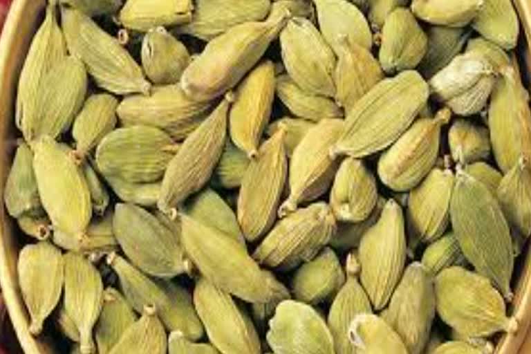 Cardamom auction  സംസ്ഥാനത്തെ ഏലം ലേല കമ്പനികൾ  ലേല കമ്പനികൾ തമിഴ്‌നാട്ടിലെ സ്വാകാര്യ മേഖലയിലേക്ക്  സ്‌പൈസസ് ബോര്‍ഡിനെതിരെ കര്‍ഷകര്‍  state move to private sector in Tamil Nadu