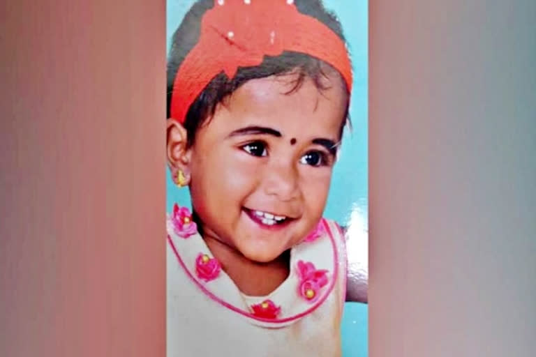 one and a half year old girl died from a refrigerator in Kottayam  Kottayam  one and a half year old girl died  child death  kerala child dead  electric shock  மின்சாரம் தாக்கி உயிரிழப்பு  குழந்தை குழந்தை உயிரிழப்பு  கோட்டையத்தில் மின்சாரம் தாக்கி குழந்தை உயிரிழப்பு  குரவிலங்காடு குழந்தை உயிரிழப்பு