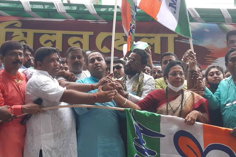 2ooo-bjp-workers-rejoin-trinamool-congress-at-bongao