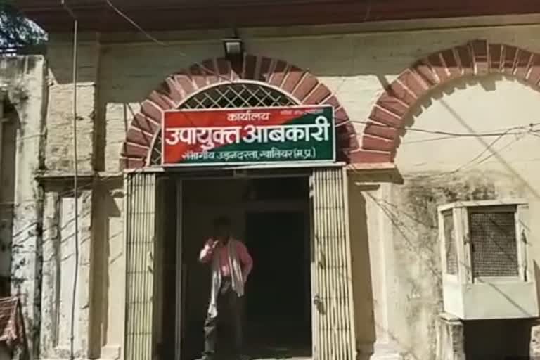 अवैध शराब के 4 ठिकानों पर छापा