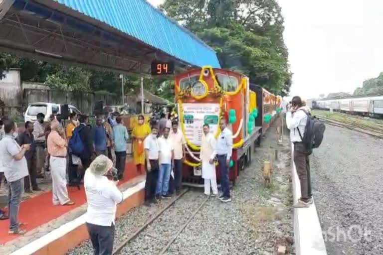 Narrow gauge train