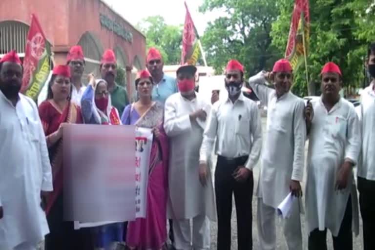 samajwadi party demands justice for 21 years old civil defence volunteer in meerut