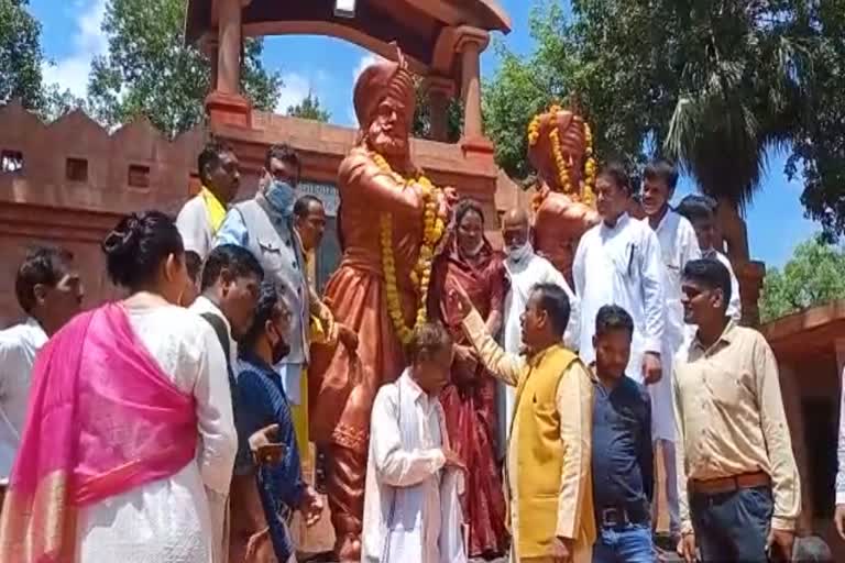 इतिहासकारों ने की बेमानी, उंगली कटवाने वालों के लिखे नाम, प्राण न्योछावर करने वालों को भूले