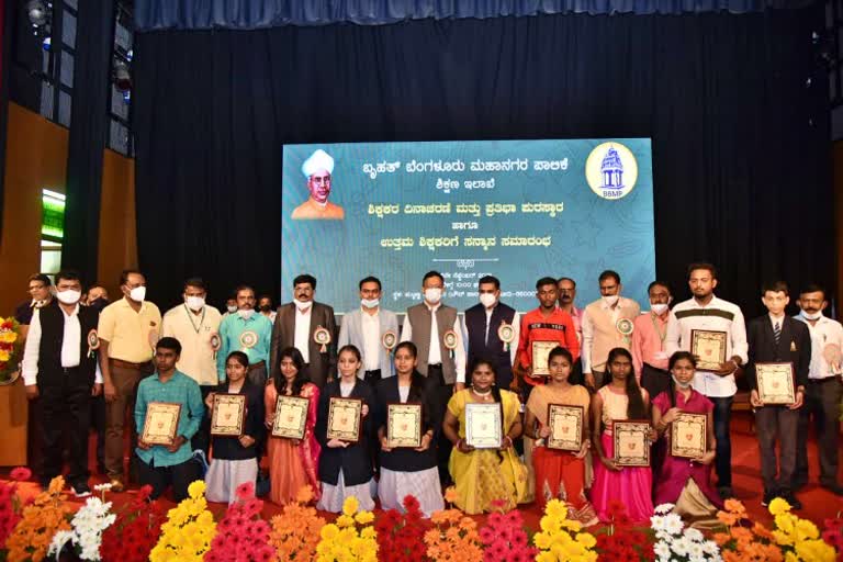 teachers-day-celebration-in-puttanna-chetty-town-hall-at-bengalore