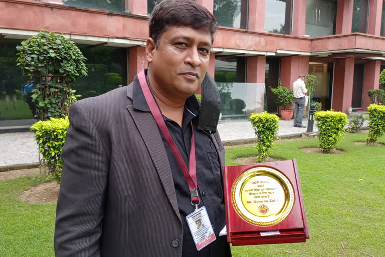 Kolkata-based journalist Kamran honored in Delhi