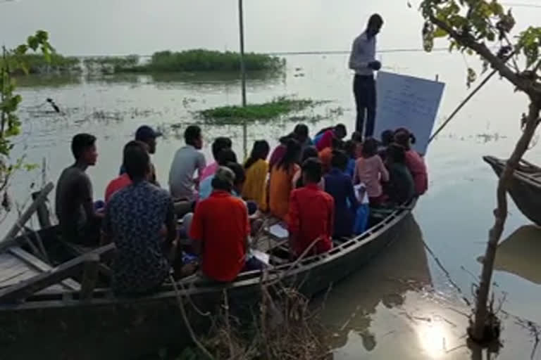 ದೋಣಿಯಲ್ಲಿ ತರಗತಿ