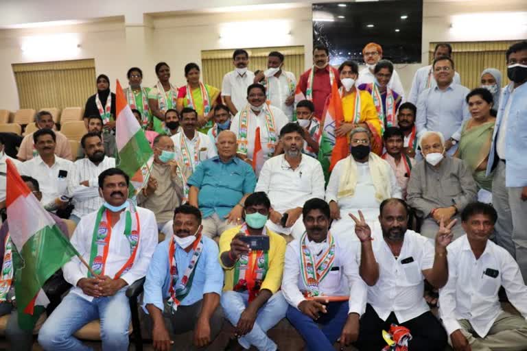 uttar kannda jds bjp leaders joins congress