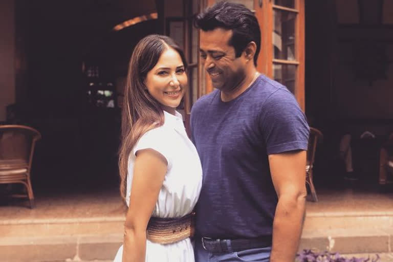 actress kim-sharma-makes-relationship-with-leander-paes-intsa-official