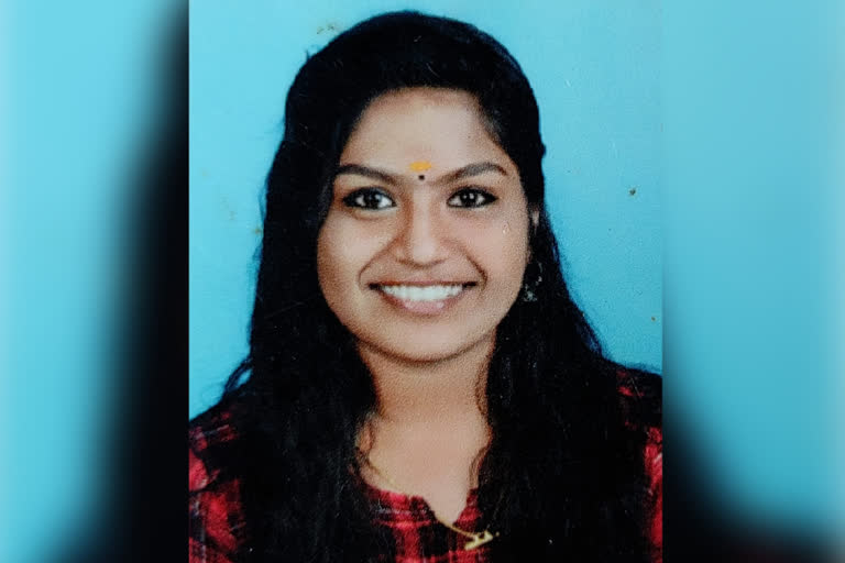 Plus Two girl student found hanged to death  girl hanged to death inside house in kollam  കൊല്ലത്ത് പ്ലസ് ടു വിദ്യാർഥിനി തൂങ്ങി മരിച്ച നിലയിൽ  പ്ലസ് ടു വിദ്യാർഥിനിയെ വീട്ടിനുള്ളിൽ ആത്മഹത്യ ചെയ്‌ത നിലയിൽ കണ്ടെത്തി