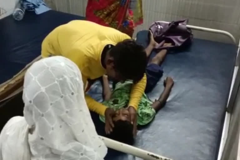 Boy dies for snake bite Allegations of medical negligence against hospital in Jivantala South 24 Pargana