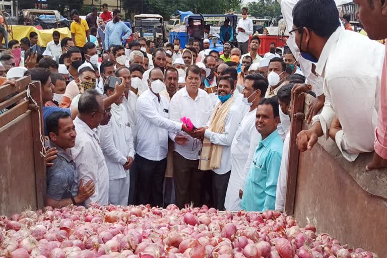 Onion auction after 70 years yeola