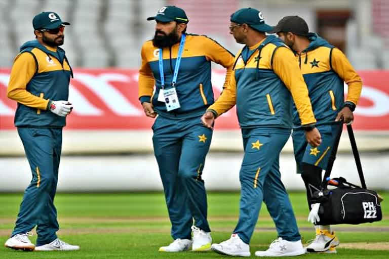 pakistan-head-coach-misbah-ul-haq-steps-down-and-waqar-younis-quits-as-bowling-coach