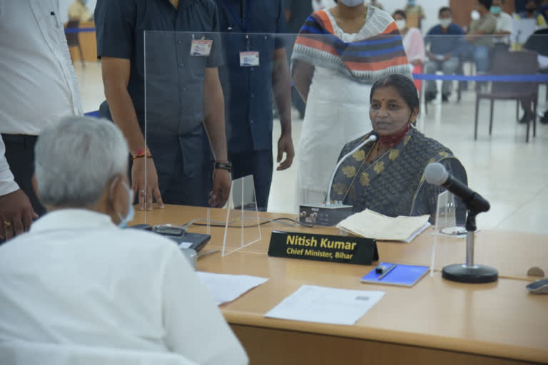 bihar chief minister nitish kumar listen to plea of people in janta darbar