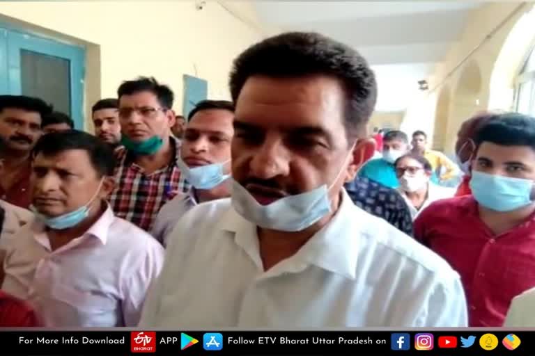 bulandshahr-district-hospital-protest-against-allegations-of-bhartiya-kisan-union