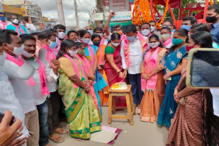 zp chairman Putta Madhu, Putta Madhu birthday celebrations, Manthani