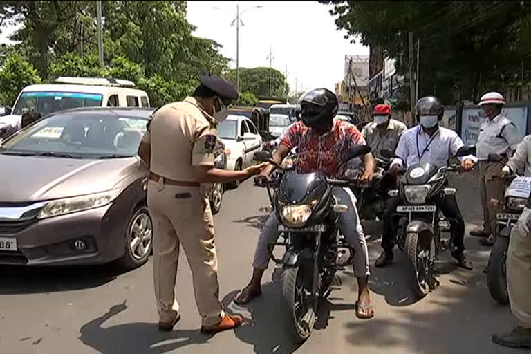 nizamabad police vehiclecheckings in lockdown time