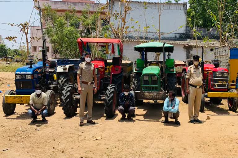tractors Seize  transport sand illegally, tractors seized 
