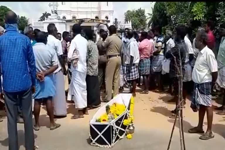 People protest to bury the body of the old lady