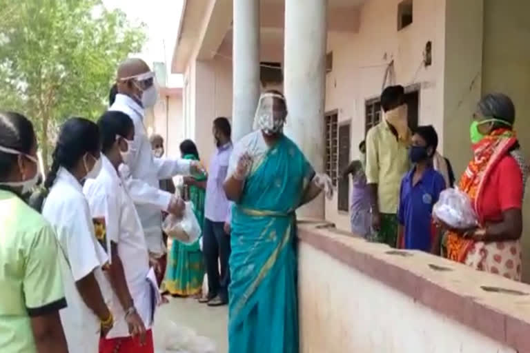 mulugu district news, mulugu mla seethakka, mla seethakka, jakaram quarantine center