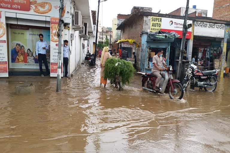 heavy rain fall in mahoba