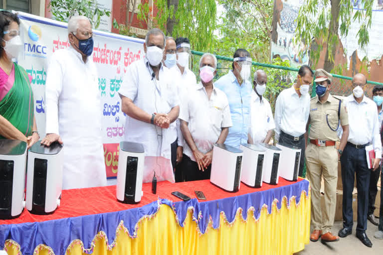 ತುಮಕೂರಿನಲ್ಲಿ ಆಕ್ಸಿಜನ್​ ಸಾಂದ್ರಕ ದಾನ 