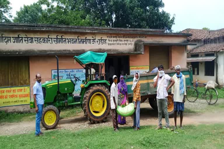 Distribution of fertilizer and seeds to farmers