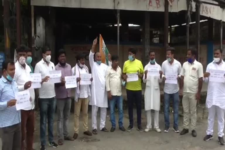 Congress protested in Dhanbad