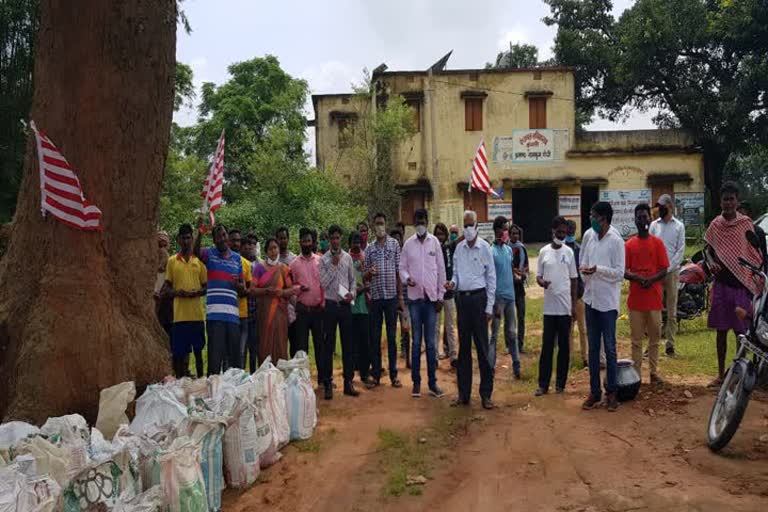 MLA Rajesh gave fish cumin to farmers in Ranchi