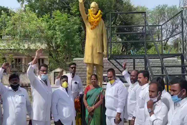 Congress leaders paid tribute to rajeev gandhi