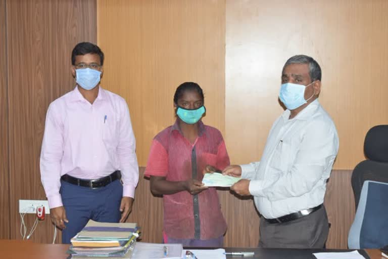 District Collector paid Rs 25 for woman's medical expenses