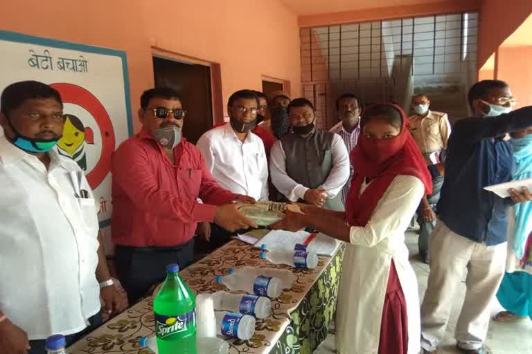 Book distribution started in Chaibasa