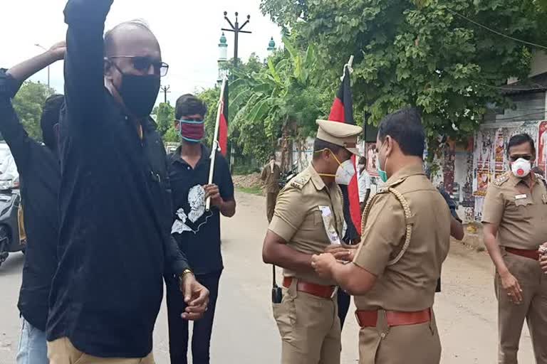 முதலமைச்சரை அவமதித்த நாளிதழை எரிக்க முயன்ற தபெதிகவினர்!