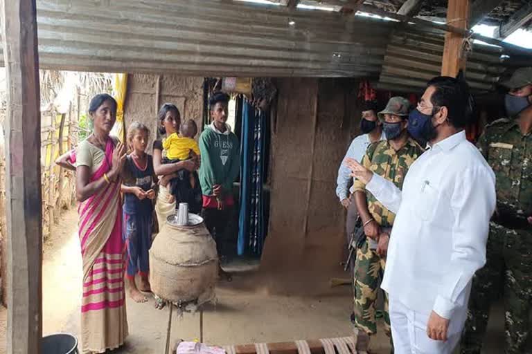 minister rajnath shinde visit to patagudam naxlite village in gadchiroli 