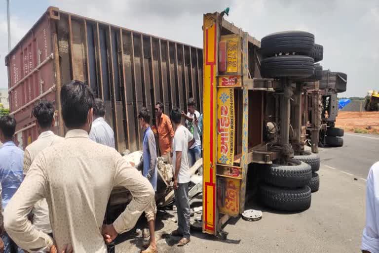 માળીયા હાઈવે પર ગમખ્વાર અકસ્માતમાં સજાર્યો, ત્રણ લોકોના ઘટનાસ્થળે કમકમાટી ભર્યો મોત