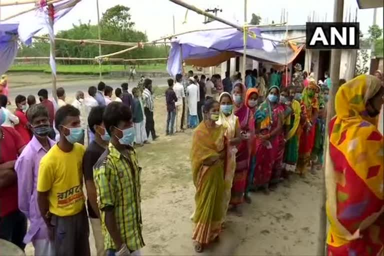 West Bengal Polls Phase VI: 37.27 pc voter turnout till 11: 30 am ബംഗാളില്‍ ആറാംഘട്ട തെരഞ്ഞടുപ്പ് പൂരോഗമിക്കുന്നു ബംഗാള്‍ പശ്ചിമ ബംഗാളിലെ ആറാംഘട്ട തെരഞ്ഞെടുപ്പ് West Bengal Polls Phase VI West Bengal ബംഗാളില്‍ ആറാംഘട്ട തെരഞ്ഞടുപ്പ് പൂരോഗമിക്കുന്നു