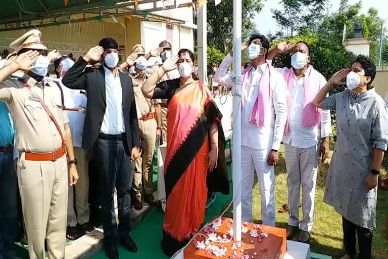 minister sathyavathi rathode participating telanagana formation day celebrations