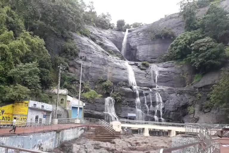 Kutralam falls 