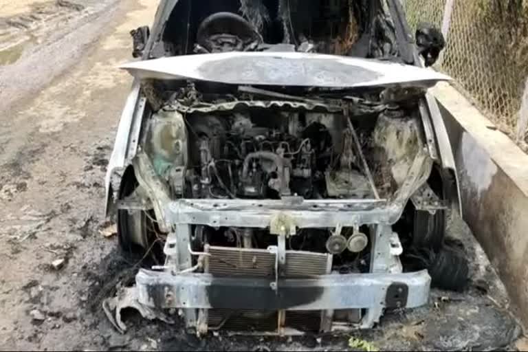 car burn in jalgaon